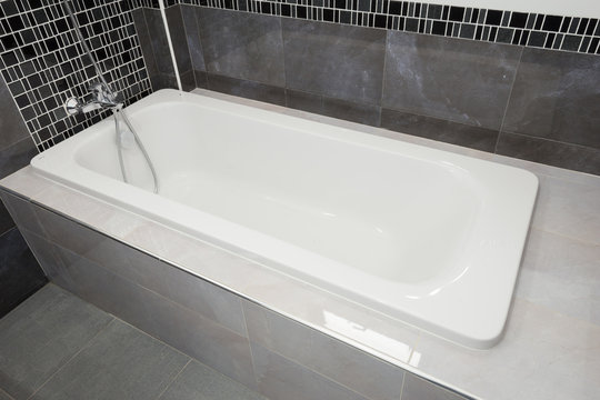 Replacement bathtub installation in Nashua, NH with modern finishes